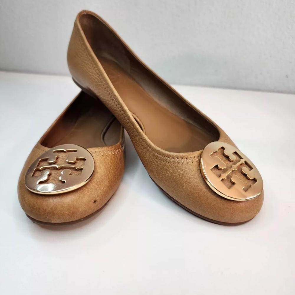 Tory Burch Flats with Golden Medallion Logo size 6
